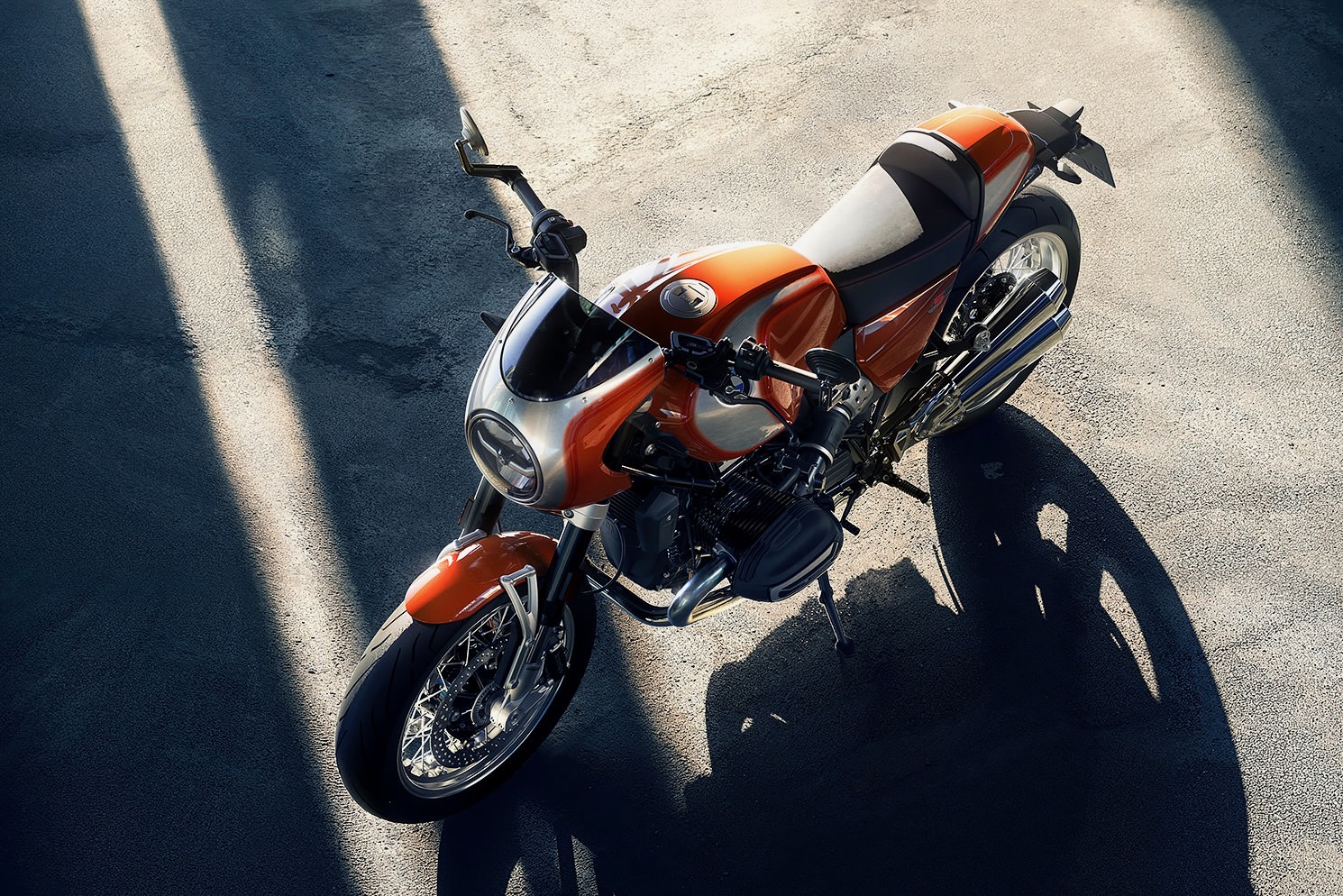 Overhead view of R 12 S tank and solo tail cowl
